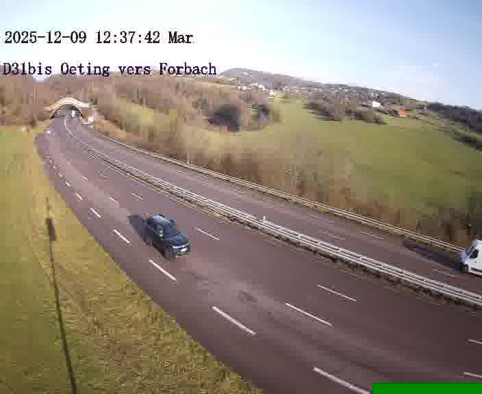 <h2>Caméra routière située sur D31bis (France) à Oeting, orientée vers Forbach, surveillant en continu la circulation locale et régionale.</h2>