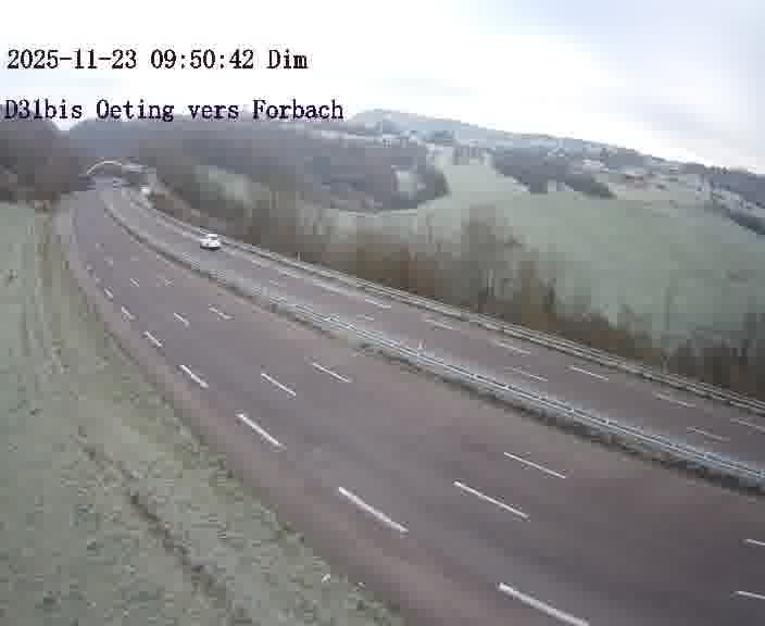 <h2>Caméra routière située sur D31bis (France) à Oeting, orientée vers Forbach, surveillant en continu la circulation locale et régionale.</h2>