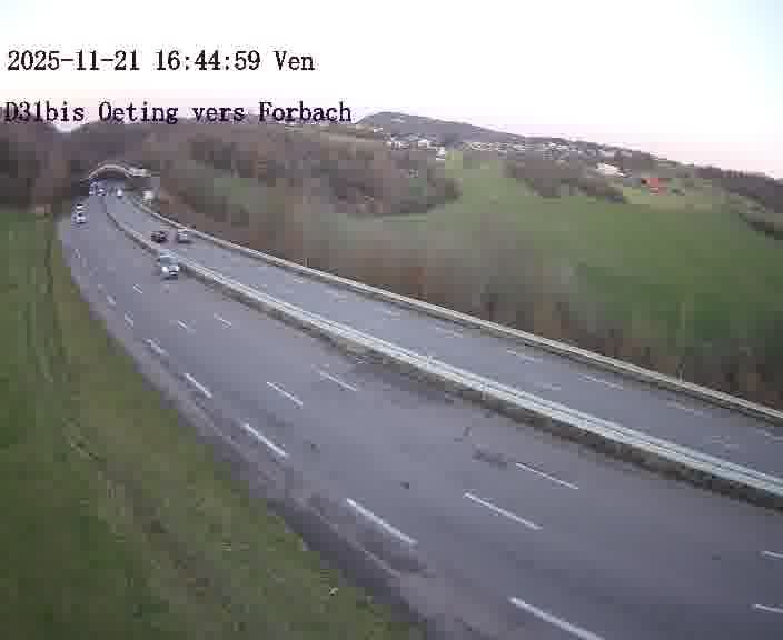 <h2>Caméra routière située sur D31bis (France) à Oeting, orientée vers Forbach, surveillant en continu la circulation locale et régionale.</h2>