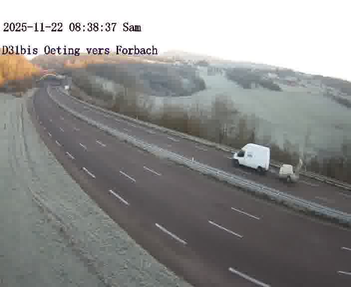<h2>Caméra routière située sur D31bis (France) à Oeting, orientée vers Forbach, surveillant en continu la circulation locale et régionale.</h2>
