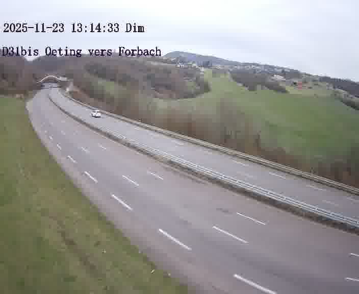 <h2>Caméra routière située sur D31bis (France) à Oeting, orientée vers Forbach, surveillant en continu la circulation locale et régionale.</h2>