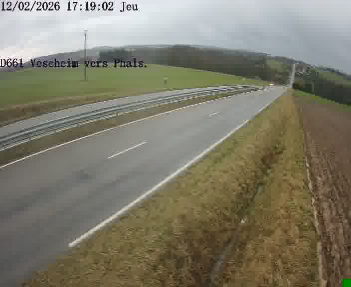 <h2>Caméra routière située sur D661 (France) à Vescheim, orientée vers Phalsbourg, surveillant en continu la circulation locale et régionale.</h2>