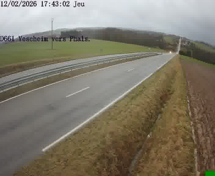 <h2>Caméra routière située sur D661 (France) à Vescheim, orientée vers Phalsbourg, surveillant en continu la circulation locale et régionale.</h2>