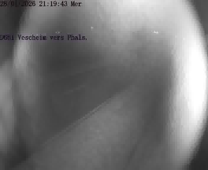 <h2>Caméra routière située sur D661 (France) à Vescheim, orientée vers Phalsbourg, surveillant en continu la circulation locale et régionale.</h2>