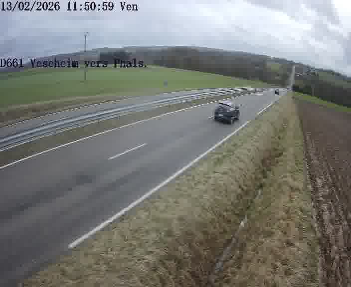 <h2>Caméra routière située sur D661 (France) à Vescheim, orientée vers Phalsbourg, surveillant en continu la circulation locale et régionale.</h2>