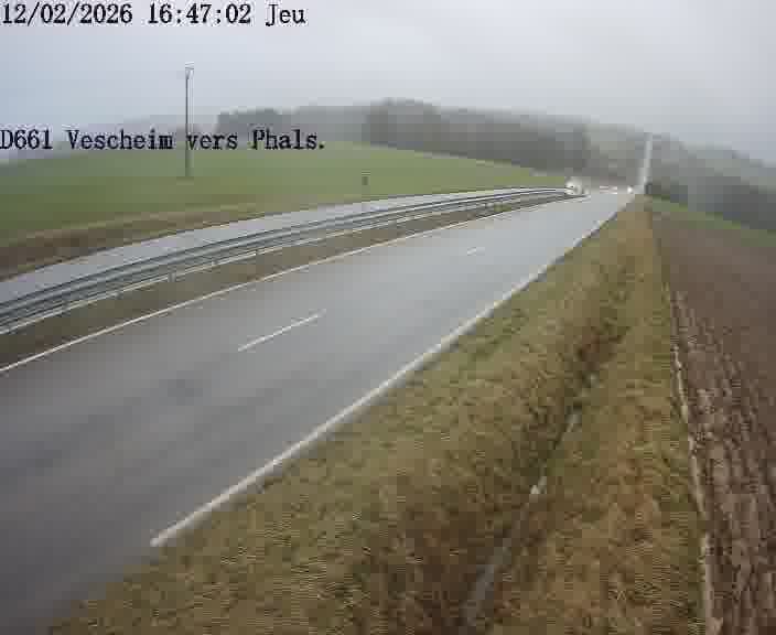 <h2>Caméra routière située sur D661 (France) à Vescheim, orientée vers Phalsbourg, surveillant en continu la circulation locale et régionale.</h2>