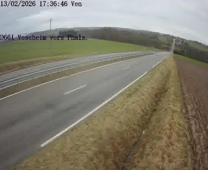 <h2>Caméra routière située sur D661 (France) à Vescheim, orientée vers Phalsbourg, surveillant en continu la circulation locale et régionale.</h2>