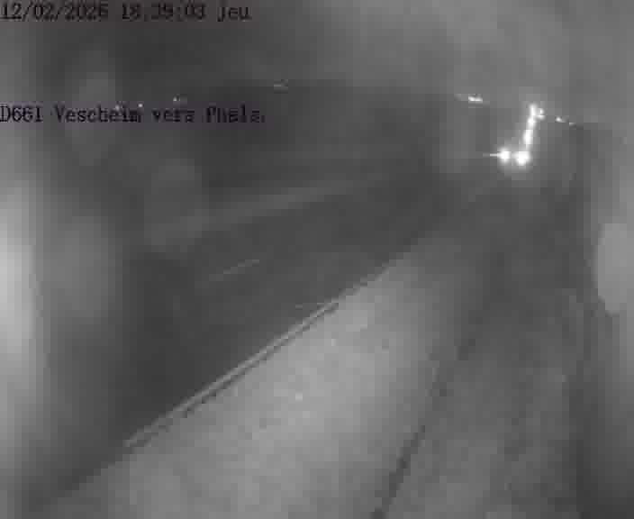 <h2>Caméra routière située sur D661 (France) à Vescheim, orientée vers Phalsbourg, surveillant en continu la circulation locale et régionale.</h2>