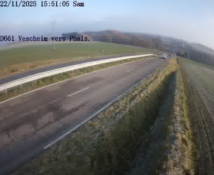 <h2>Caméra routière située sur D661 (France) à Vescheim, orientée vers Phalsbourg, surveillant en continu la circulation locale et régionale.</h2>