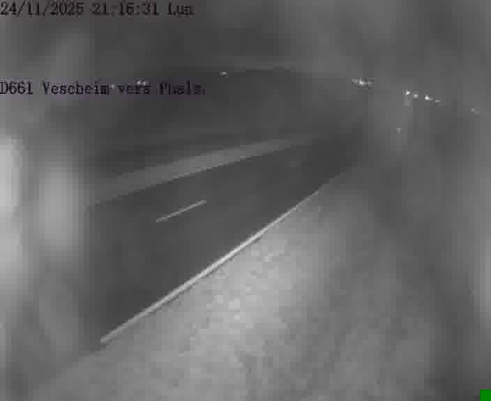 Caméra routière située sur D661 (France) à Vescheim, orientée vers Phalsbourg, surveillant en continu la circulation locale et régionale.