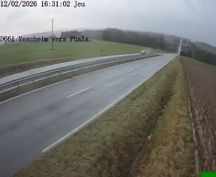 <h2>Caméra routière située sur D661 (France) à Vescheim, orientée vers Phalsbourg, surveillant en continu la circulation locale et régionale.</h2>
