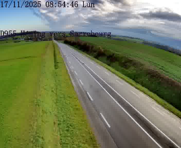<h2>Caméra routière située sur D955 (France) à Heming, orientée vers Sarrebourg, surveillant en continu la circulation locale et régionale.</h2>