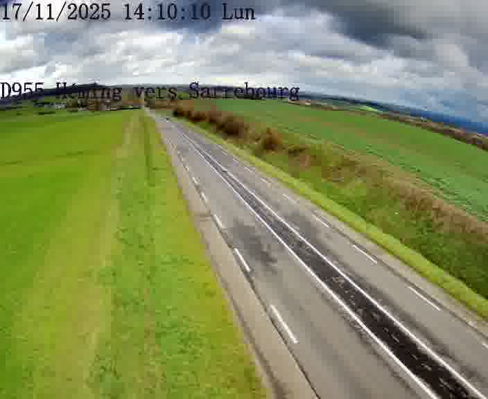 <h2>Caméra routière située sur D955 (France) à Heming, orientée vers Sarrebourg, surveillant en continu la circulation locale et régionale.</h2>