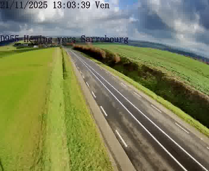 <h2>Caméra routière située sur D955 (France) à Heming, orientée vers Sarrebourg, surveillant en continu la circulation locale et régionale.</h2>