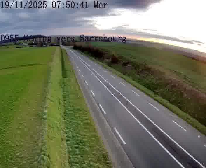 <h2>Caméra routière située sur D955 (France) à Heming, orientée vers Sarrebourg, surveillant en continu la circulation locale et régionale.</h2>
