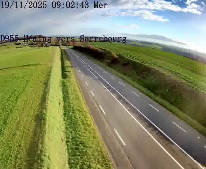 <h2>Caméra routière située sur D955 (France) à Heming, orientée vers Sarrebourg, surveillant en continu la circulation locale et régionale.</h2>