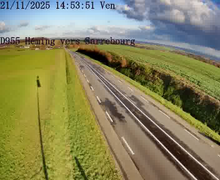 <h2>Caméra routière située sur D955 (France) à Heming, orientée vers Sarrebourg, surveillant en continu la circulation locale et régionale.</h2>