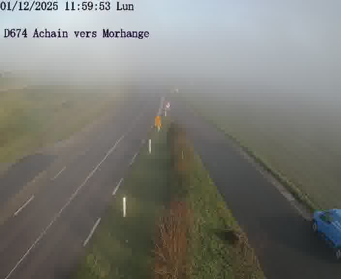 <h2>Caméra de trafic sur D674 (France) à Achain, orientée vers Morhange, permettant d’évaluer fluidité, incidents et densité automobile.</h2>