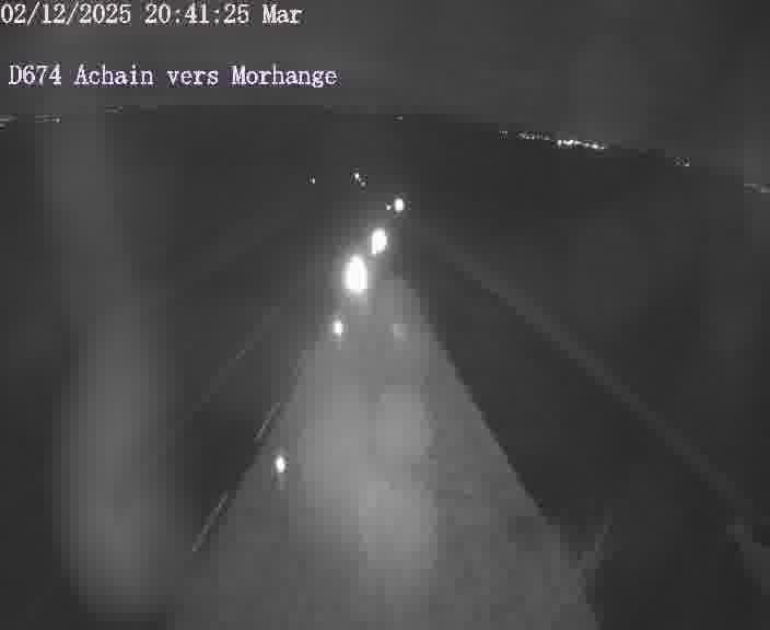<h2>Caméra de trafic sur D674 (France) à Achain, orientée vers Morhange, permettant d’évaluer fluidité, incidents et densité automobile.</h2>