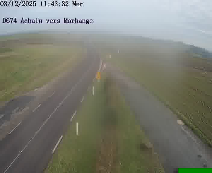 <h2>Caméra de trafic sur D674 (France) à Achain, orientée vers Morhange, permettant d’évaluer fluidité, incidents et densité automobile.</h2>