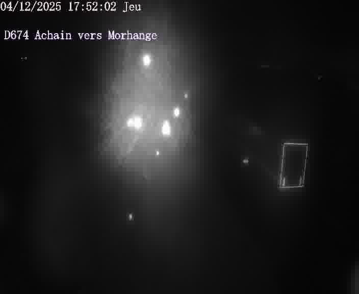 <h2>Caméra de trafic sur D674 (France) à Achain, orientée vers Morhange, permettant d’évaluer fluidité, incidents et densité automobile.</h2>