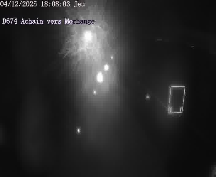 <h2>Caméra de trafic sur D674 (France) à Achain, orientée vers Morhange, permettant d’évaluer fluidité, incidents et densité automobile.</h2>