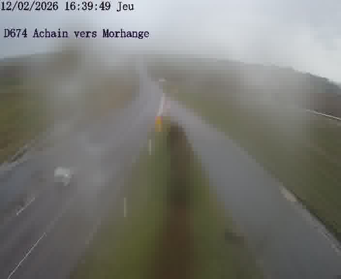 <h2>Caméra de trafic sur D674 (France) à Achain, orientée vers Morhange, permettant d’évaluer fluidité, incidents et densité automobile.</h2>