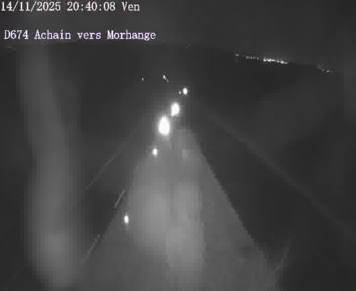 Caméra de trafic sur D674 (France) à Achain, orientée vers Morhange, permettant d’évaluer fluidité, incidents et densité automobile.