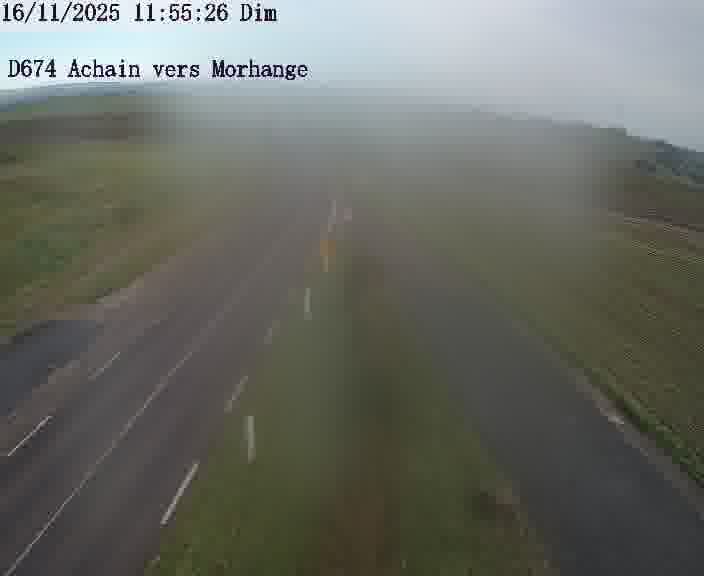 <h2>Caméra de trafic sur D674 (France) à Achain, orientée vers Morhange, permettant d’évaluer fluidité, incidents et densité automobile.</h2>