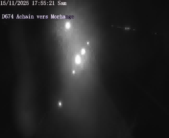 <h2>Caméra de trafic sur D674 (France) à Achain, orientée vers Morhange, permettant d’évaluer fluidité, incidents et densité automobile.</h2>