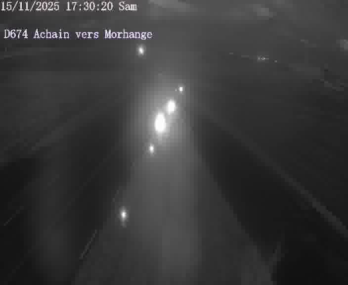 <h2>Caméra de trafic sur D674 (France) à Achain, orientée vers Morhange, permettant d’évaluer fluidité, incidents et densité automobile.</h2>