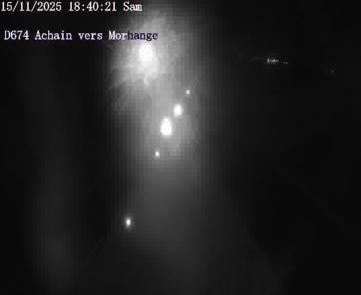 <h2>Caméra de trafic sur D674 (France) à Achain, orientée vers Morhange, permettant d’évaluer fluidité, incidents et densité automobile.</h2>