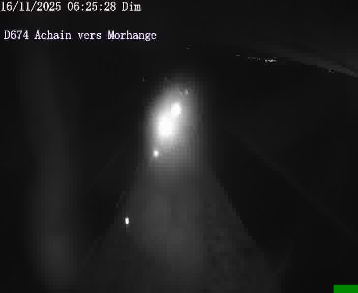 <h2>Caméra de trafic sur D674 (France) à Achain, orientée vers Morhange, permettant d’évaluer fluidité, incidents et densité automobile.</h2>