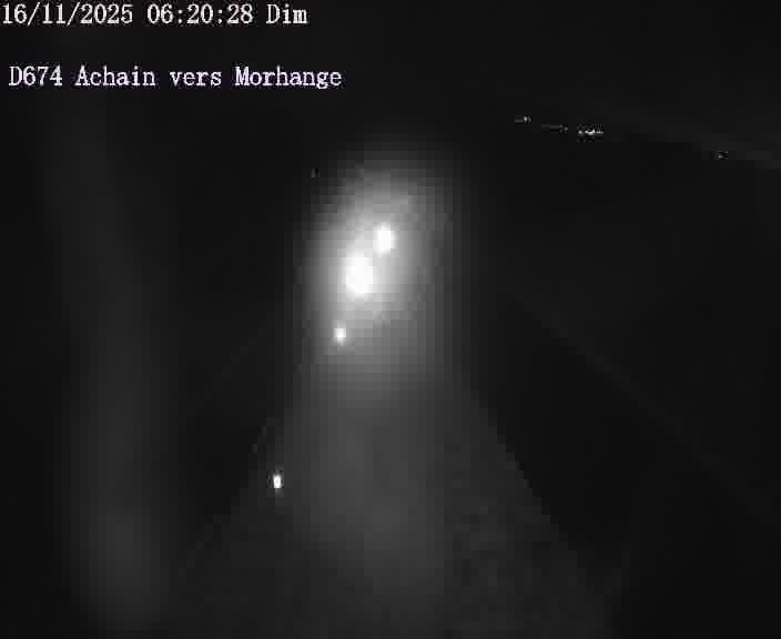 <h2>Caméra de trafic sur D674 (France) à Achain, orientée vers Morhange, permettant d’évaluer fluidité, incidents et densité automobile.</h2>