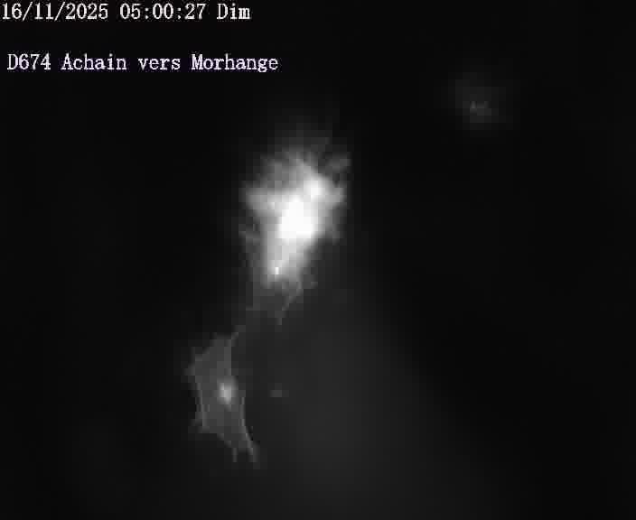 <h2>Caméra de trafic sur D674 (France) à Achain, orientée vers Morhange, permettant d’évaluer fluidité, incidents et densité automobile.</h2>