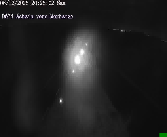 <h2>Caméra de trafic sur D674 (France) à Achain, orientée vers Morhange, permettant d’évaluer fluidité, incidents et densité automobile.</h2>