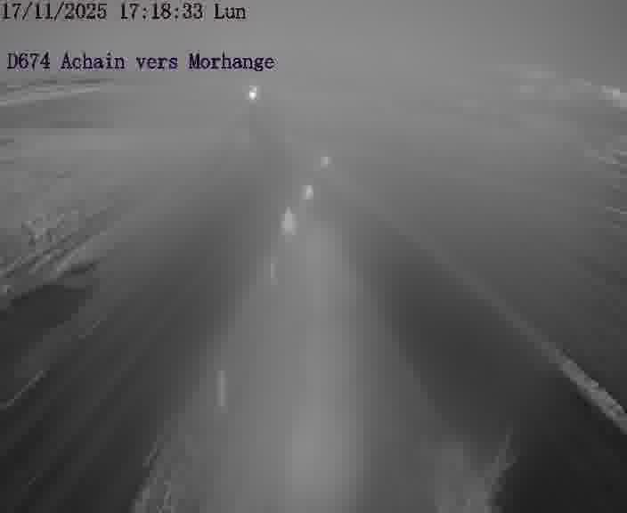 <h2>Caméra de trafic sur D674 (France) à Achain, orientée vers Morhange, permettant d’évaluer fluidité, incidents et densité automobile.</h2>