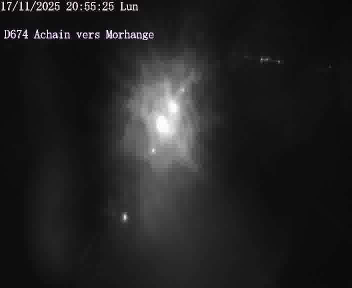 <h2>Caméra de trafic sur D674 (France) à Achain, orientée vers Morhange, permettant d’évaluer fluidité, incidents et densité automobile.</h2>