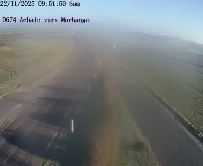 <h2>Caméra de trafic sur D674 (France) à Achain, orientée vers Morhange, permettant d’évaluer fluidité, incidents et densité automobile.</h2>