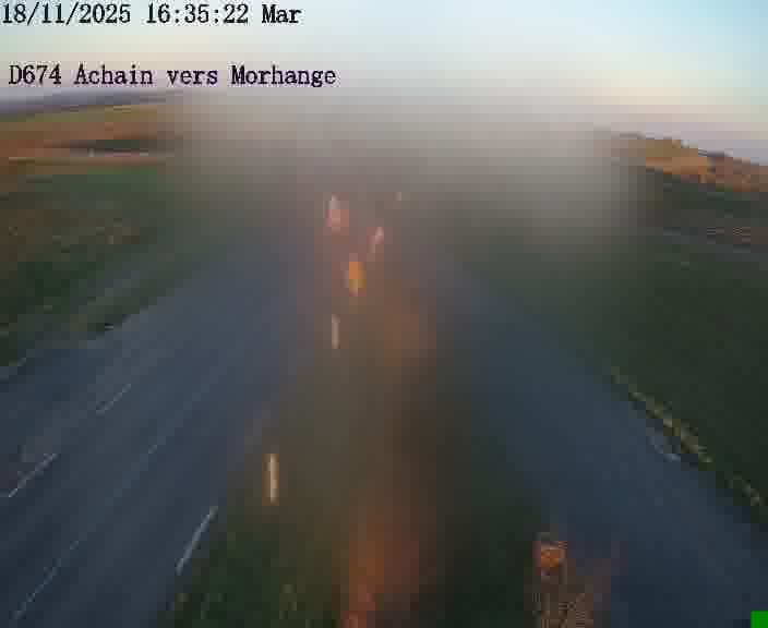 <h2>Caméra de trafic sur D674 (France) à Achain, orientée vers Morhange, permettant d’évaluer fluidité, incidents et densité automobile.</h2>