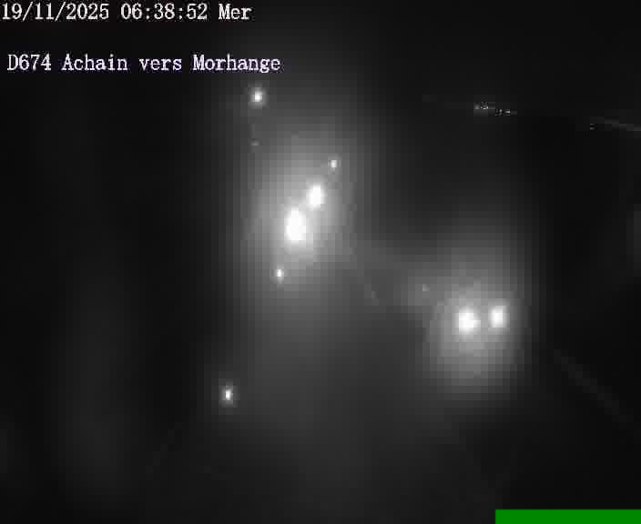 <h2>Caméra de trafic sur D674 (France) à Achain, orientée vers Morhange, permettant d’évaluer fluidité, incidents et densité automobile.</h2>