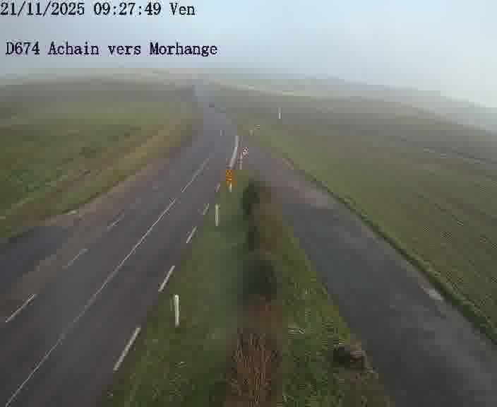 <h2>Caméra de trafic sur D674 (France) à Achain, orientée vers Morhange, permettant d’évaluer fluidité, incidents et densité automobile.</h2>