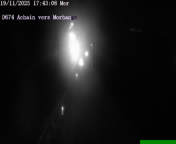 <h2>Caméra de trafic sur D674 (France) à Achain, orientée vers Morhange, permettant d’évaluer fluidité, incidents et densité automobile.</h2>