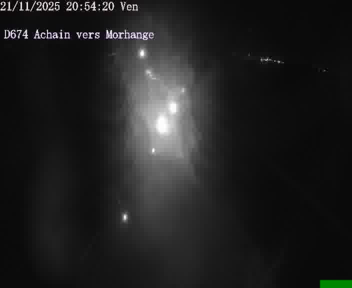 <h2>Caméra de trafic sur D674 (France) à Achain, orientée vers Morhange, permettant d’évaluer fluidité, incidents et densité automobile.</h2>