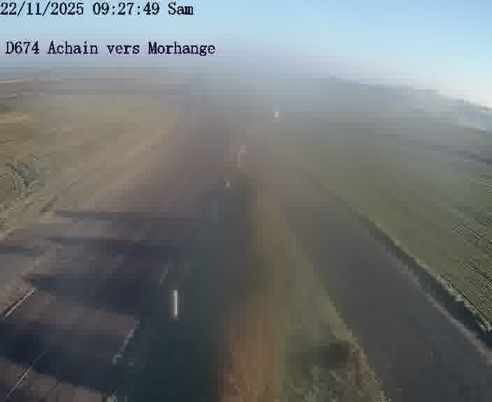 <h2>Caméra de trafic sur D674 (France) à Achain, orientée vers Morhange, permettant d’évaluer fluidité, incidents et densité automobile.</h2>