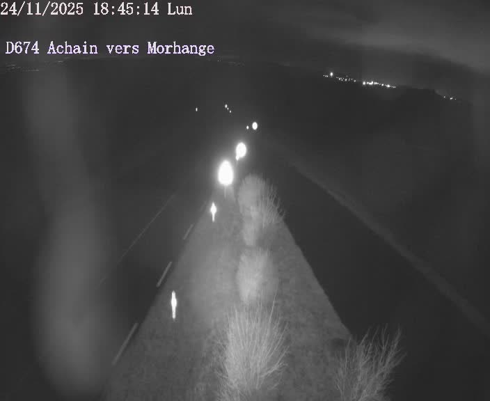 <h2>Caméra de trafic sur D674 (France) à Achain, orientée vers Morhange, permettant d’évaluer fluidité, incidents et densité automobile.</h2>