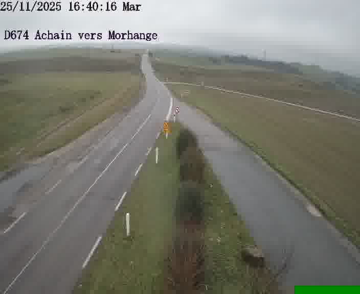 <h2>Caméra de trafic sur D674 (France) à Achain, orientée vers Morhange, permettant d’évaluer fluidité, incidents et densité automobile.</h2>