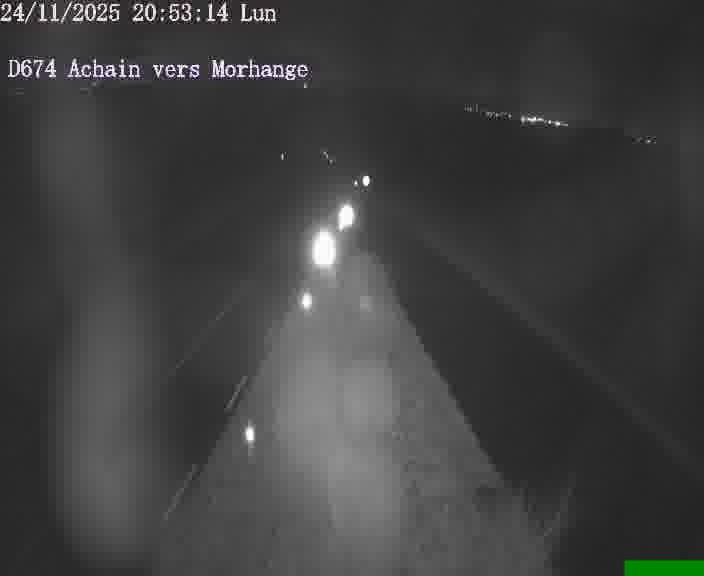 Caméra de trafic sur D674 (France) à Achain, orientée vers Morhange, permettant d’évaluer fluidité, incidents et densité automobile.
