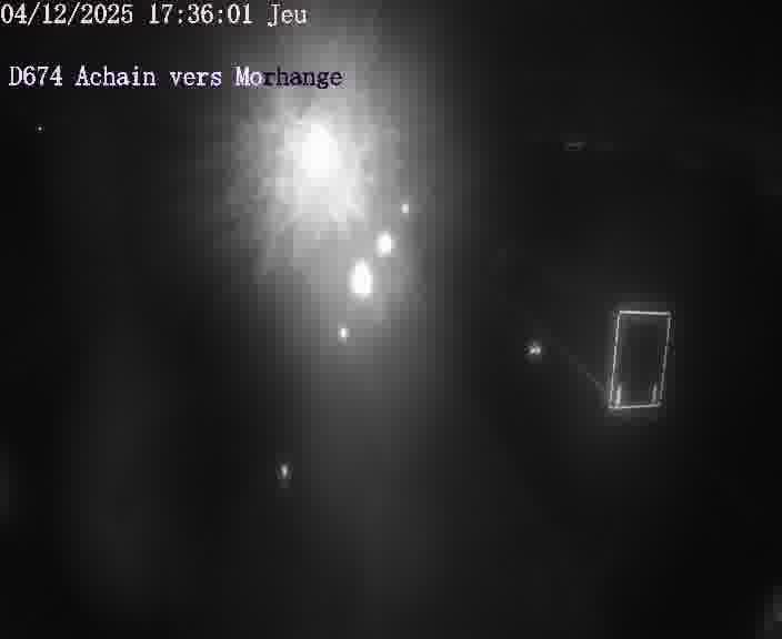 <h2>Caméra de trafic sur D674 (France) à Achain, orientée vers Morhange, permettant d’évaluer fluidité, incidents et densité automobile.</h2>