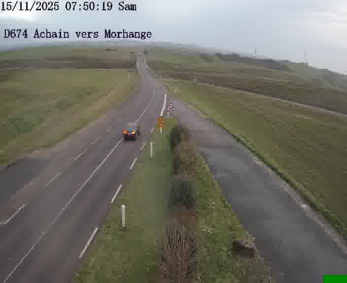 <h2>Caméra de trafic sur D674 (France) à Achain, orientée vers Morhange, permettant d’évaluer fluidité, incidents et densité automobile.</h2>